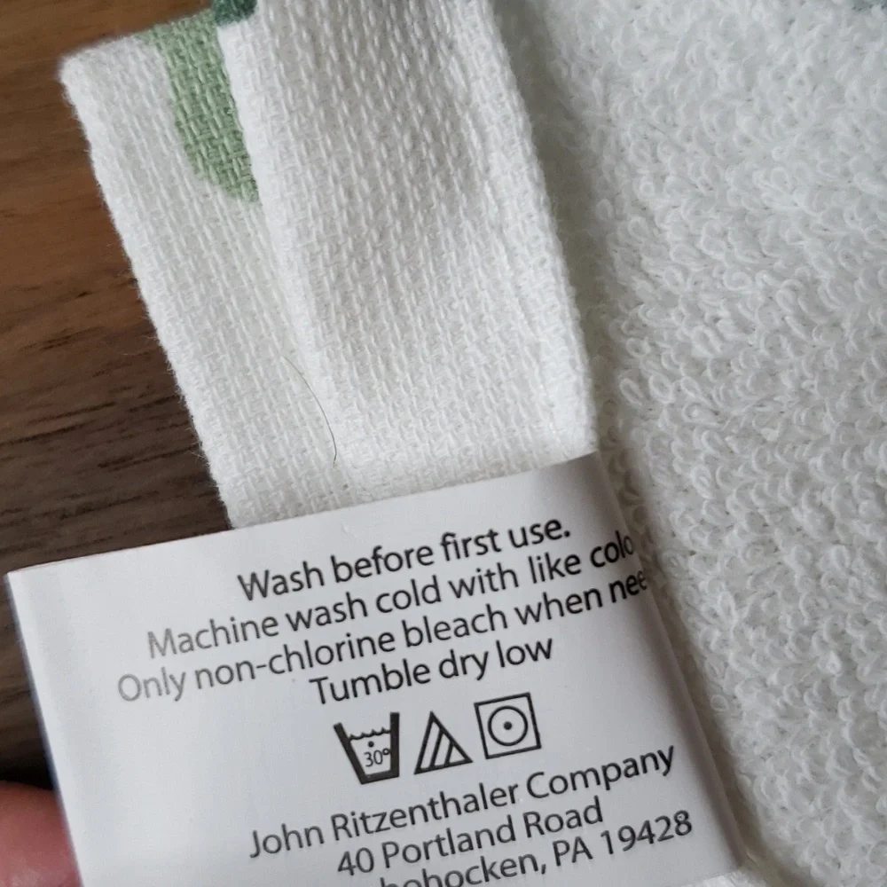 NWT Robert Stanley Christmas Kitchen Hand Towel